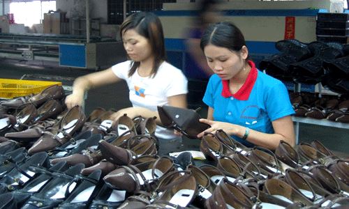 Global issues step on footwear exports
